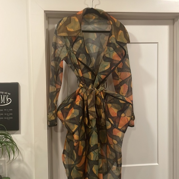 Clothing sneakers and shoes and pocketbooks - Picture 4 of 7